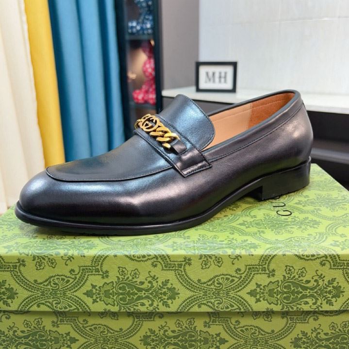 G*u*i leather shoes
